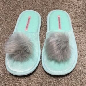 🆕VS mint green slipper with grey Pom Pom.